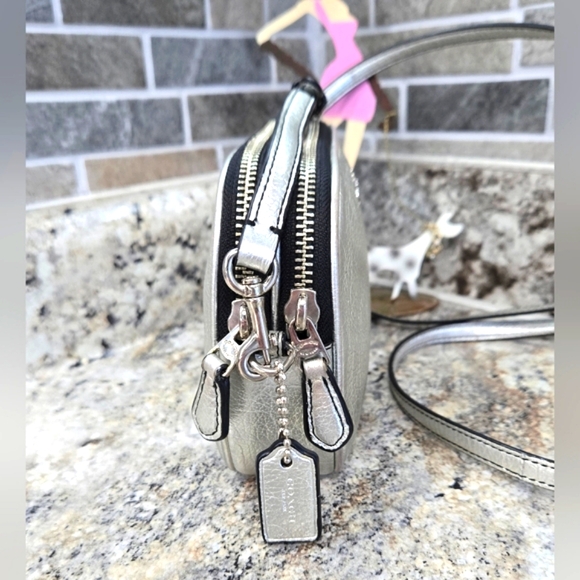 COACH SILVER CROSSBODY IN PEBBLE LEATHER EUC - Picture 8 of 16